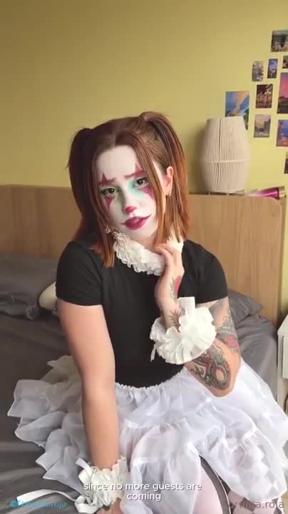 Clown Girl Brujita Roja’s Pounding Ends With A Facial