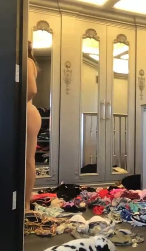 Amanda Cerny Dressing Room Voyeur Livestream Leaked