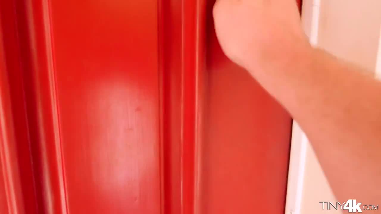Jasmine Grey & Vina Sky On A Wild Threesome