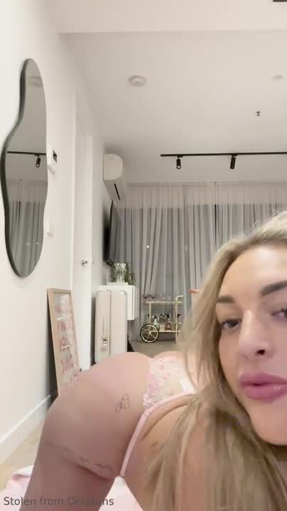 Alannasworldx Pleasures Herself Using A Dildo