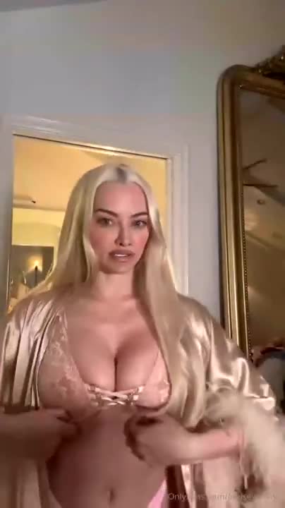 Lindsey Pelas Teases Her Boobs During Live Stream