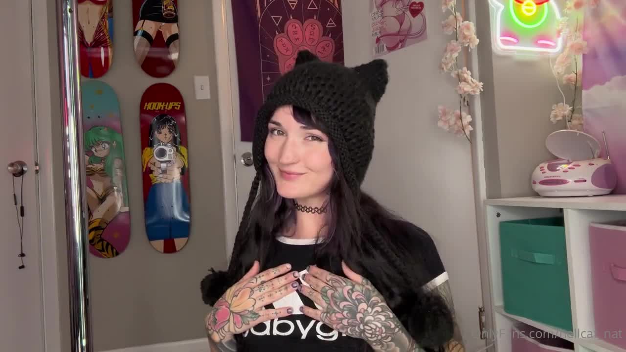 HellCat_Nat Oils Feet And Masturbates