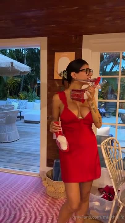 Mia Khalifa Giving Instructions Video