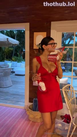 mia khalifa  Heels and Cocktails ppv