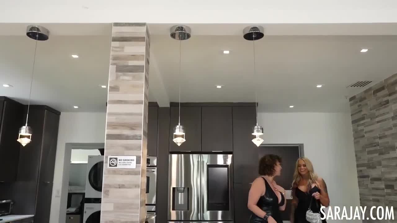 Sara Jay Stephanie Love Step Moms Late Night Strap On Sex