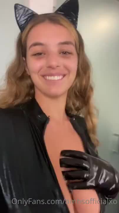 Catwoman AmbsOfficialXO Takes Cock From Behind