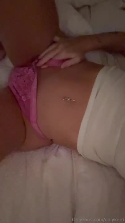 Kandjbaby Films Her Masturbation Session