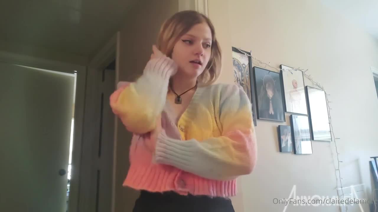 Annonalfa Offers Her Pussy To the Viewer JOI