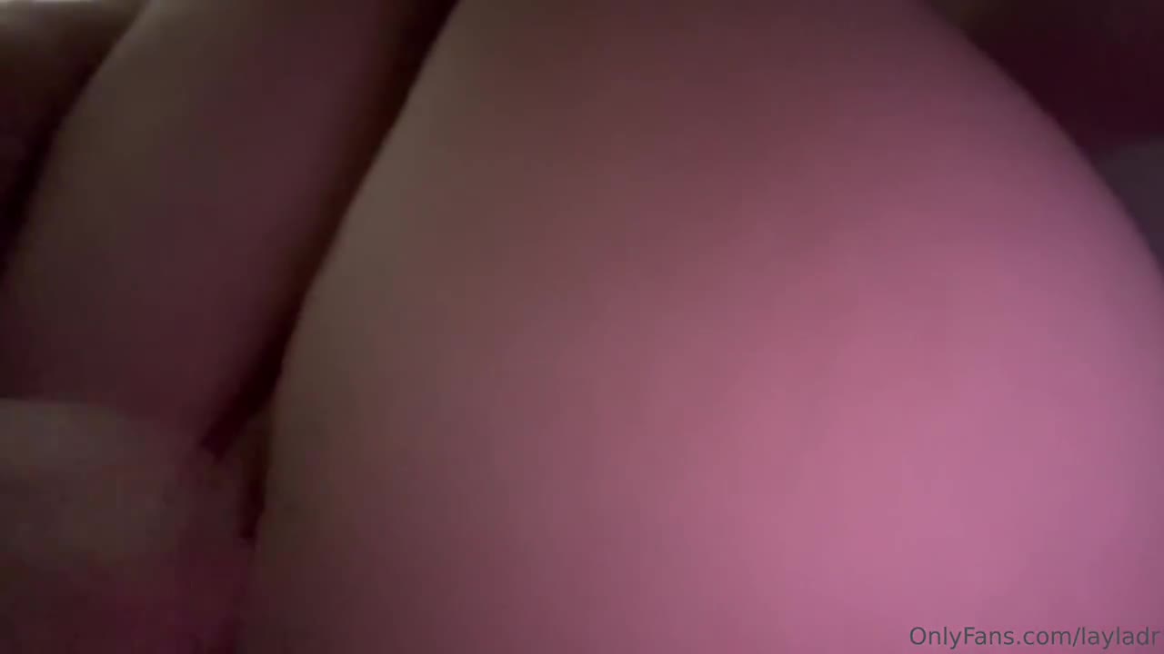 LaylaDream Can’t Stop Fingering Herself