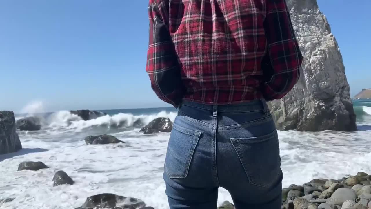 Eva Elfie Has Sex While On A Vacation