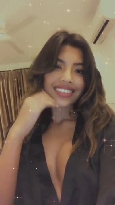 Tita Sahara’s Erotic Dance And Dildo Sucking