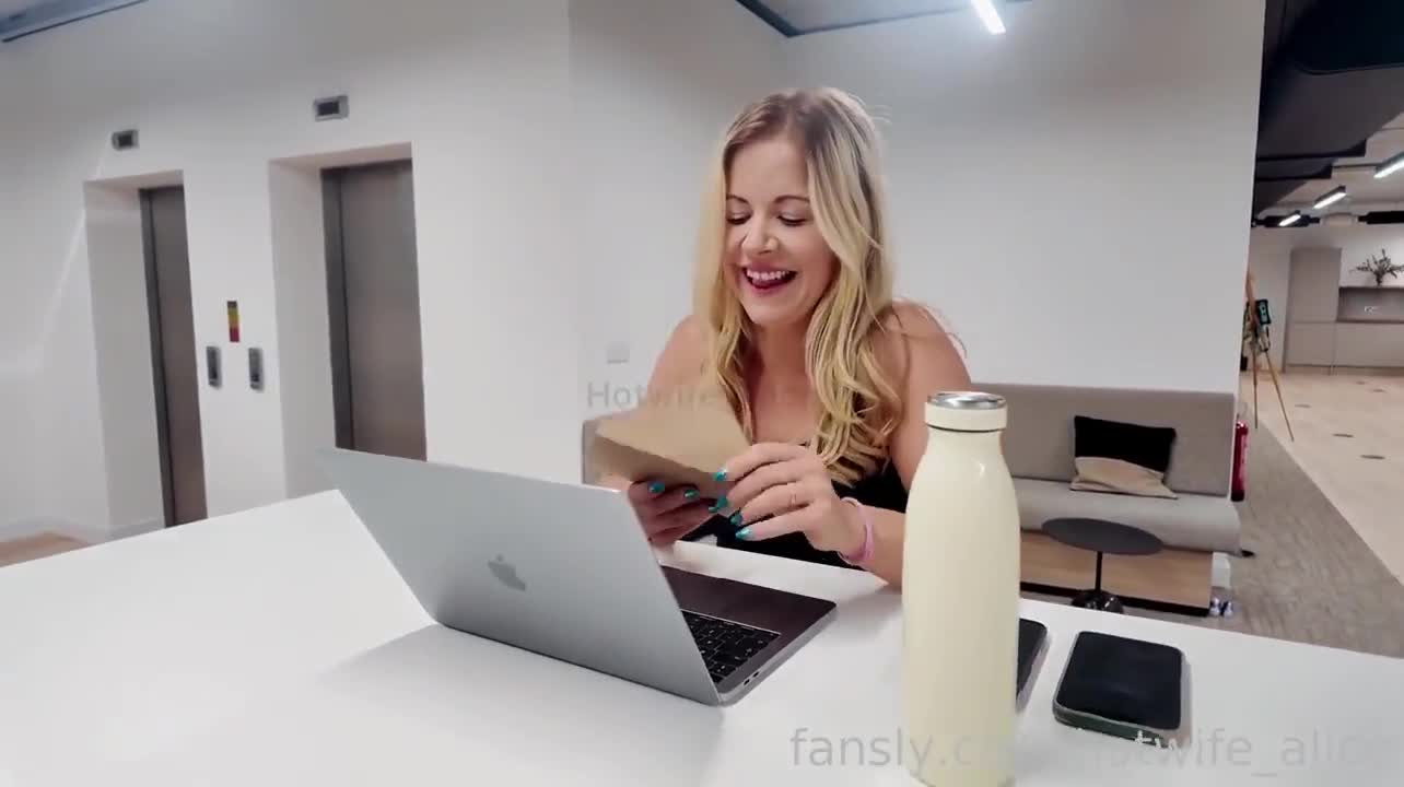 Hotwife Alice OnlyFans leaked Cuckold Husband Gifts Hotwife Alice Two BBCs on HDthot