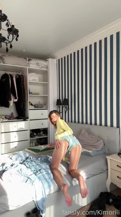 Kimoriiii Masturbates Without Undressing