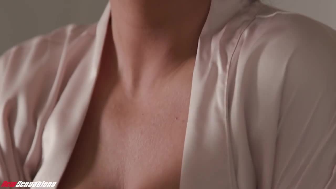 DaisyFuentes Gets Rammed By A Huge Cock
