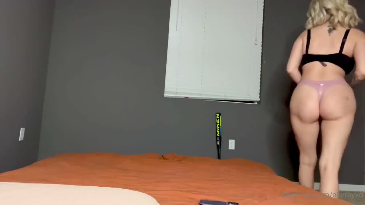Ellerayxo Takes A Cock From Behind