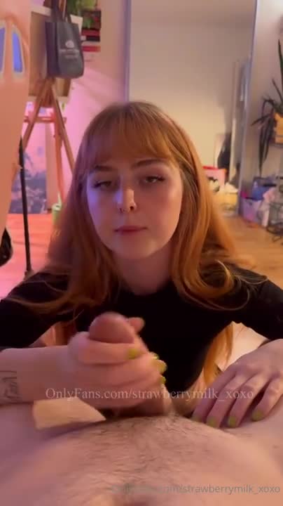 Strawberrymilk_xoxo Blows & Bounces On A Cock