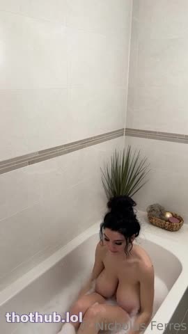 Laurine BTS Nude bathtub photoshoot