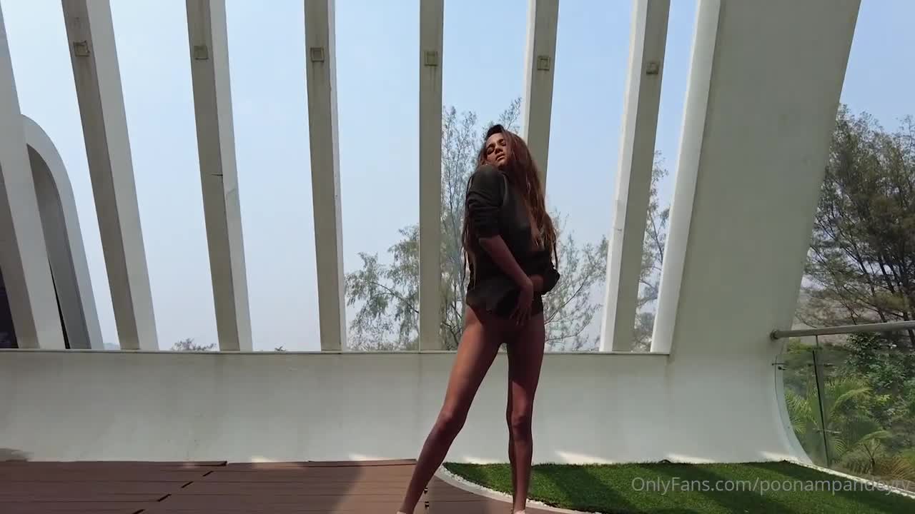 PoonamPandeyTV Showcases Her Body