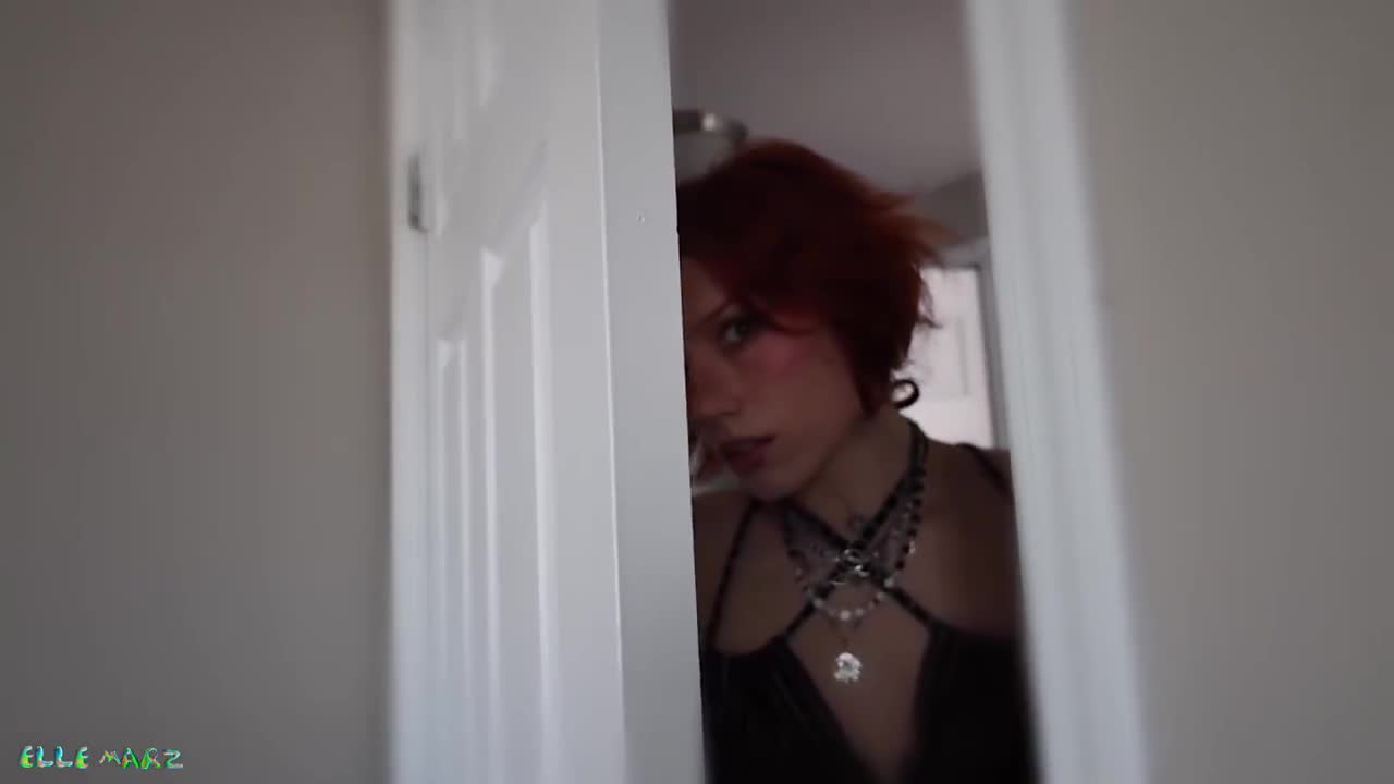 ElleMarz Plays With Her Torso Dildo
