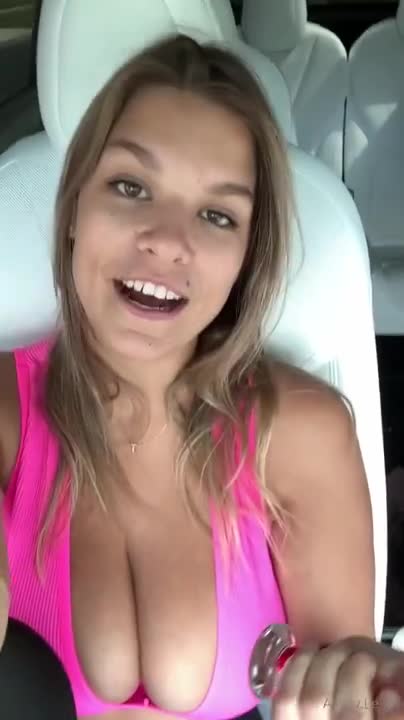Avery Leigh Makes Herself Cum With A Massive Dildo In Her Car