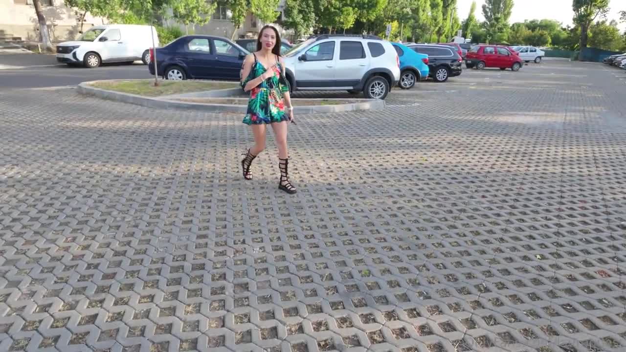 Laura Quest – Neighbor Give Herself In Exchange For Wi Fi Password
