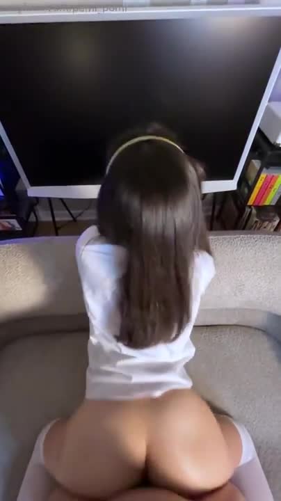 Pomi_pomi Takes A Creampie In Doggy Style