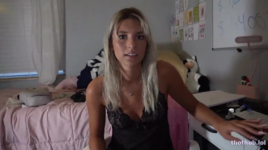 ambiebambii-College Slut Cheats on Her BF… Then Answers His Call Mid-Fuck