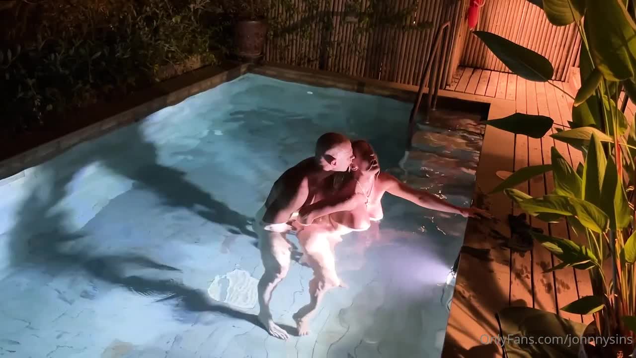 Sienna Day Fucking In The Pool With Johnny Sins