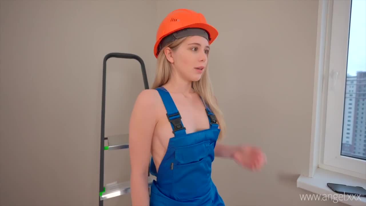 Worker Daria Angel Pleasures Her Boss’ Cock
