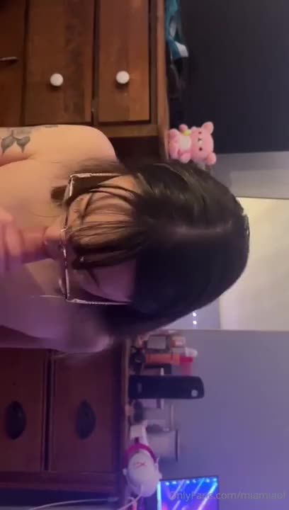 Miamiaof Receives A Facial After Giving Head