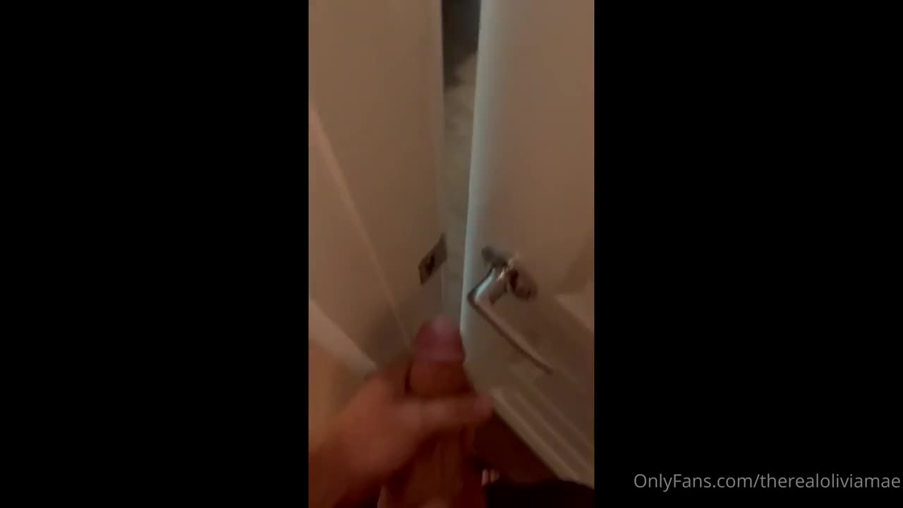Georgia Peach Takes A Hard Cock From Behind