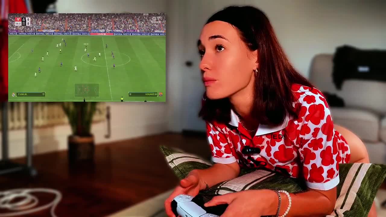 CheekyMZ Gets Machine Pounded While Gaming