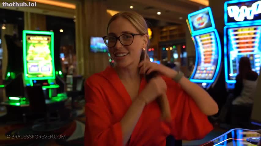 Braless Forever: StrawberryShan - Cassino Sextape