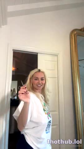 Lindsey Pelas anything but clothes live stream