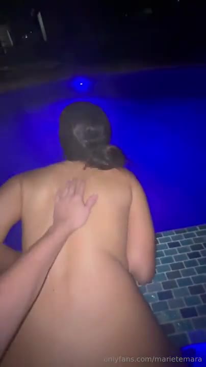 Marie Temara Dry Humps Her Man In The Pool
