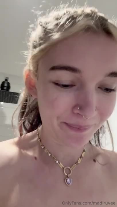 Madiruvee Masturbates In The Bathtub