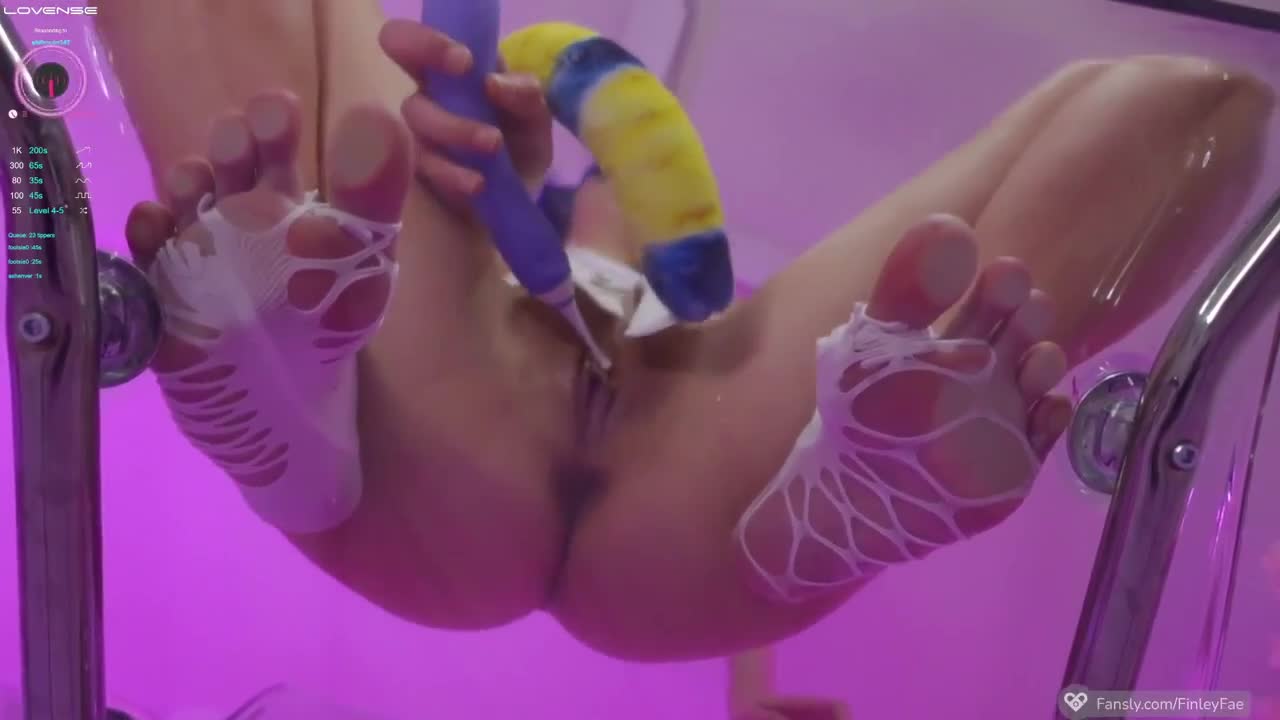 Finleyfae Plugs Her Ass As Ankha Live On Stream