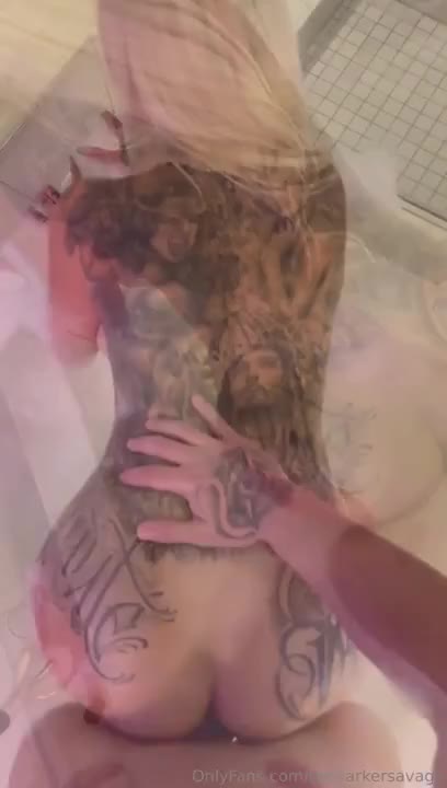 Loloduch Gets Pounded In A Soapy Bathtub
