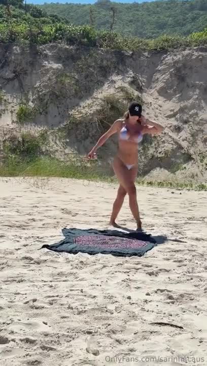 Sarah Caus Oils Her Naked Body On The Beach