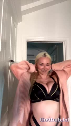 Lindsey Pelas Live Cowgirl