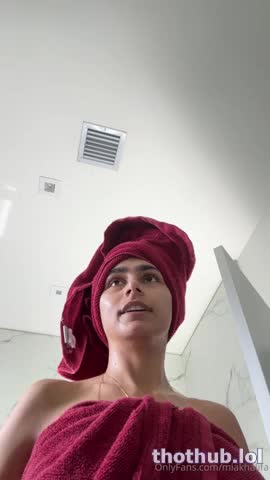Mia Khalifa bath and dress on ppv