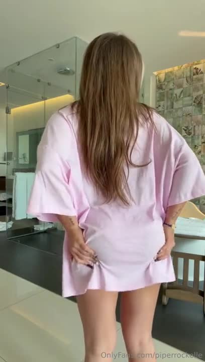 Piper Rockelle Undresses & Caresses Her Ass & Tits