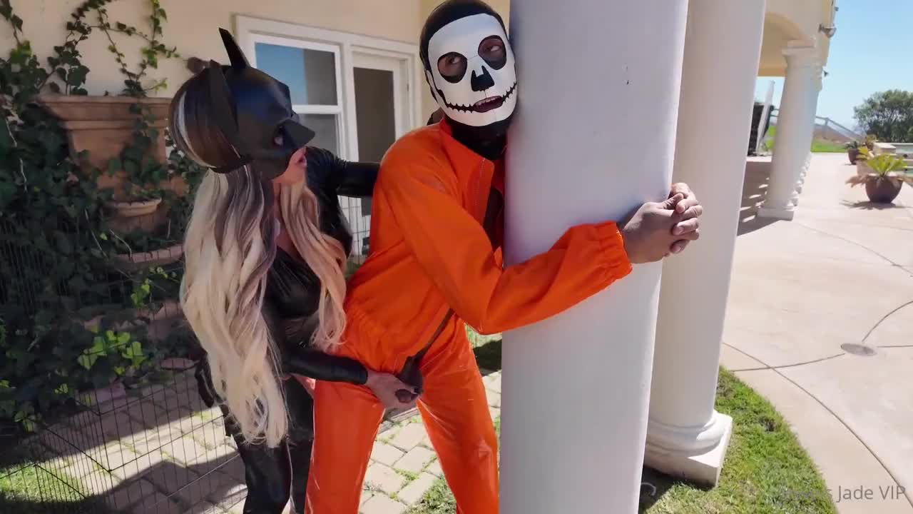 Jewels Jade Huge Fit Boobed Batwoman MILF Outdoor Strapon Revenge Fuck On The Criminal