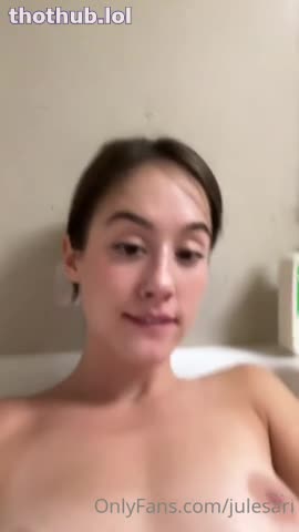 Jules Ari bathtub finger fucking