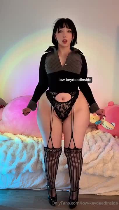 Chubby Nerd Low Keydeadinside Claps Her Phat Ass