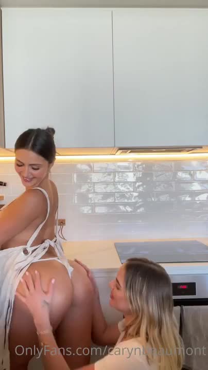 Caryn Beaumont OnlyFans leaked Shania.Perrett And Caryn Beaumont Make Each Other Wet In The Kitchen on HDthot