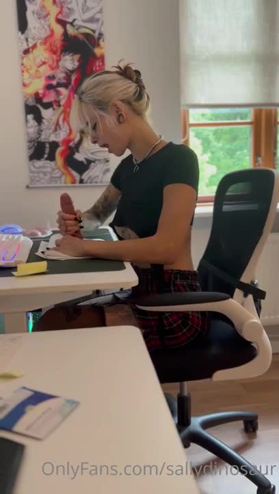 Sallydinosaur Masturbates At Her Workplace