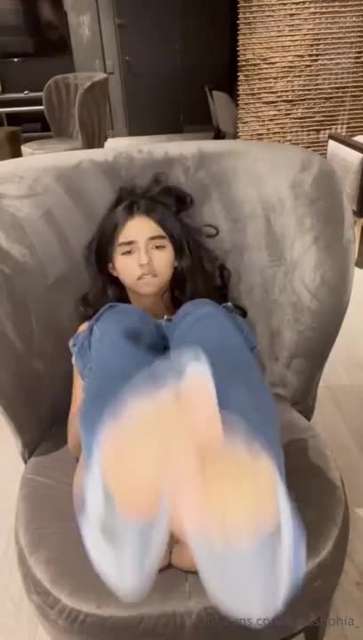 Teen Luna Sofia Fingers Until Reaching Orgasm