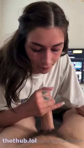OnlyFans leaked Brunette Alexus Gives Head Before Sleeping on HDthot