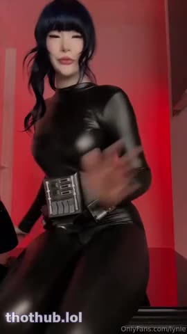 Lynie Darty Vader cosplay solo
